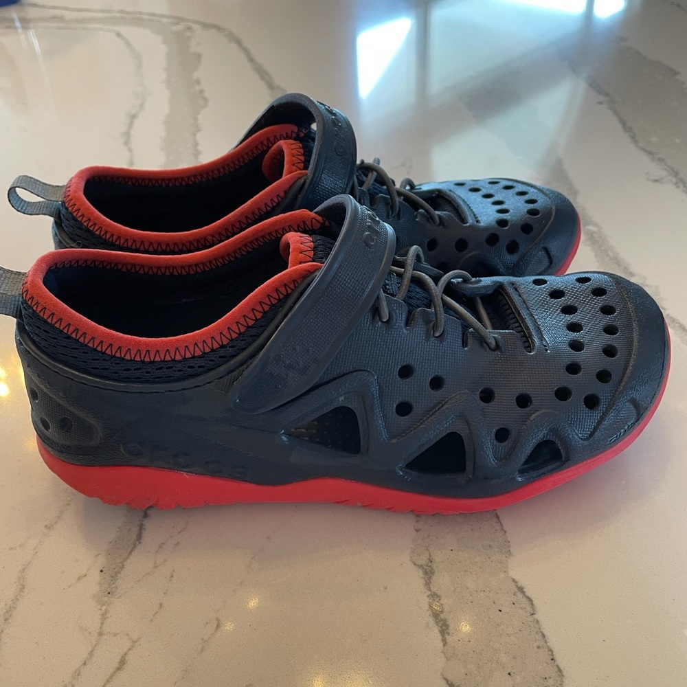 Crocs Swiftwater Navy Blue/Red Shoes.